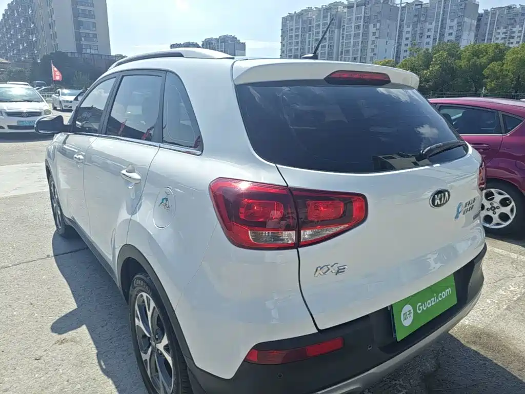 Kia KX3 Proud Running 2016