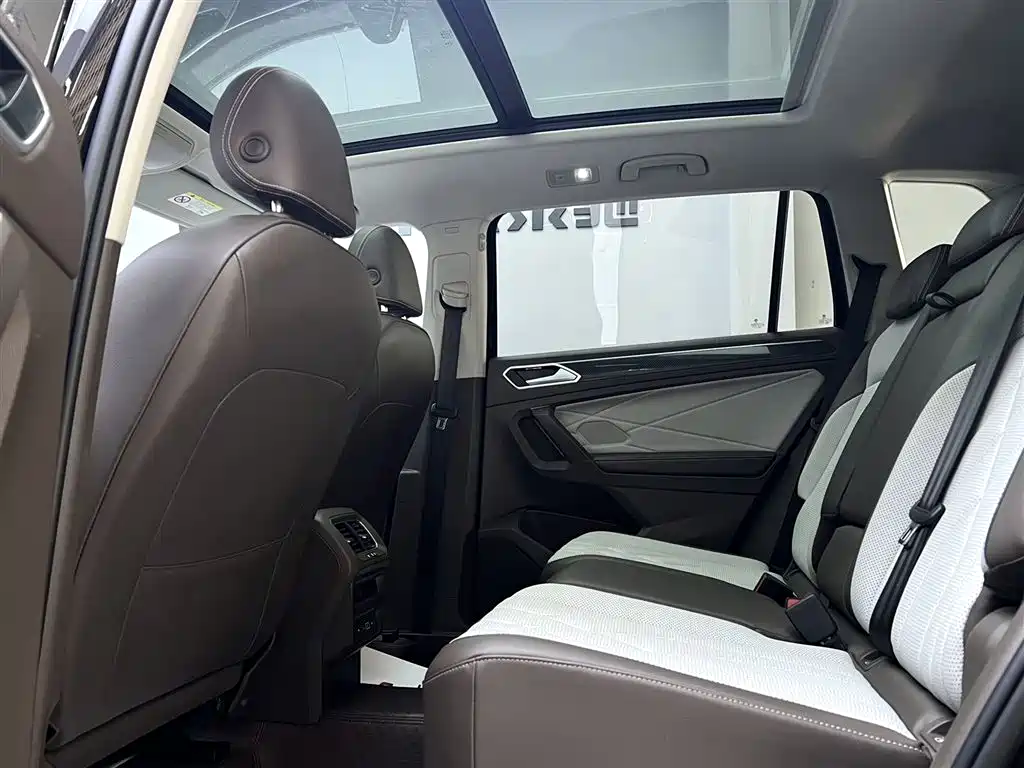 Volkswagen Tiguan L 2022 — фото 19