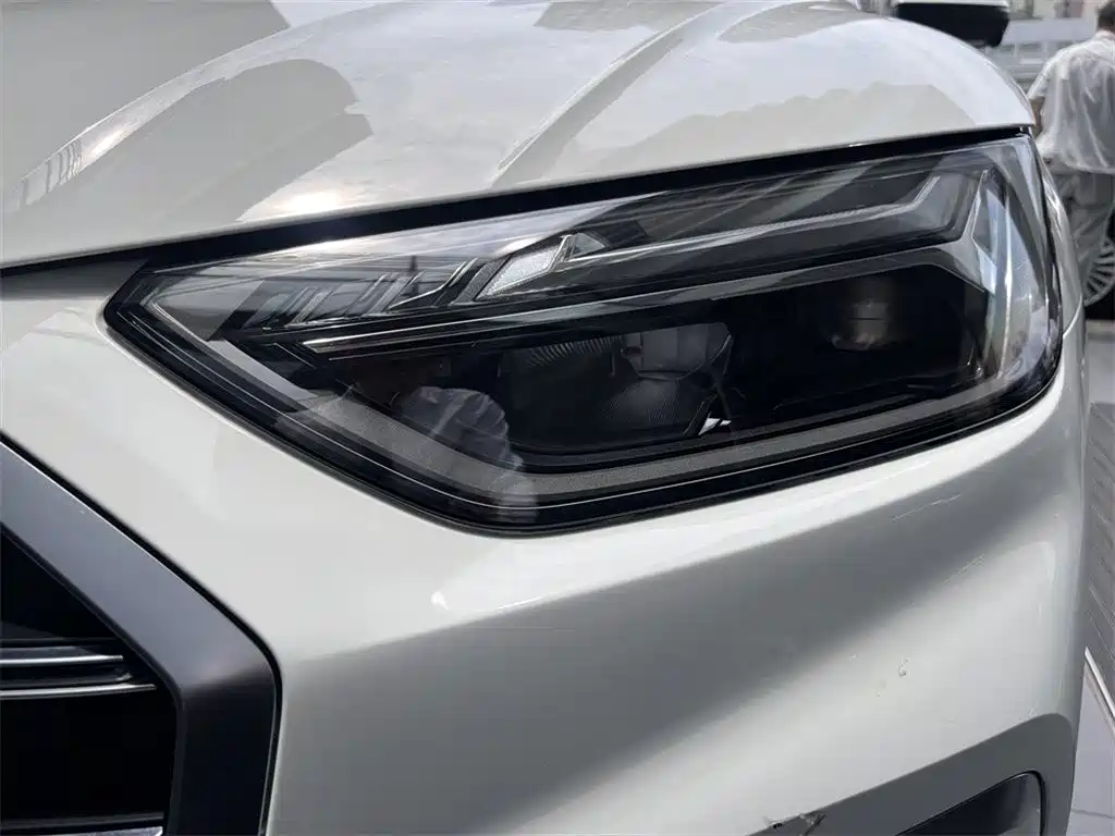 Audi Q5L 2023 — фото 14