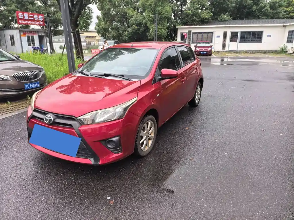 Toyota Yaris L 2014