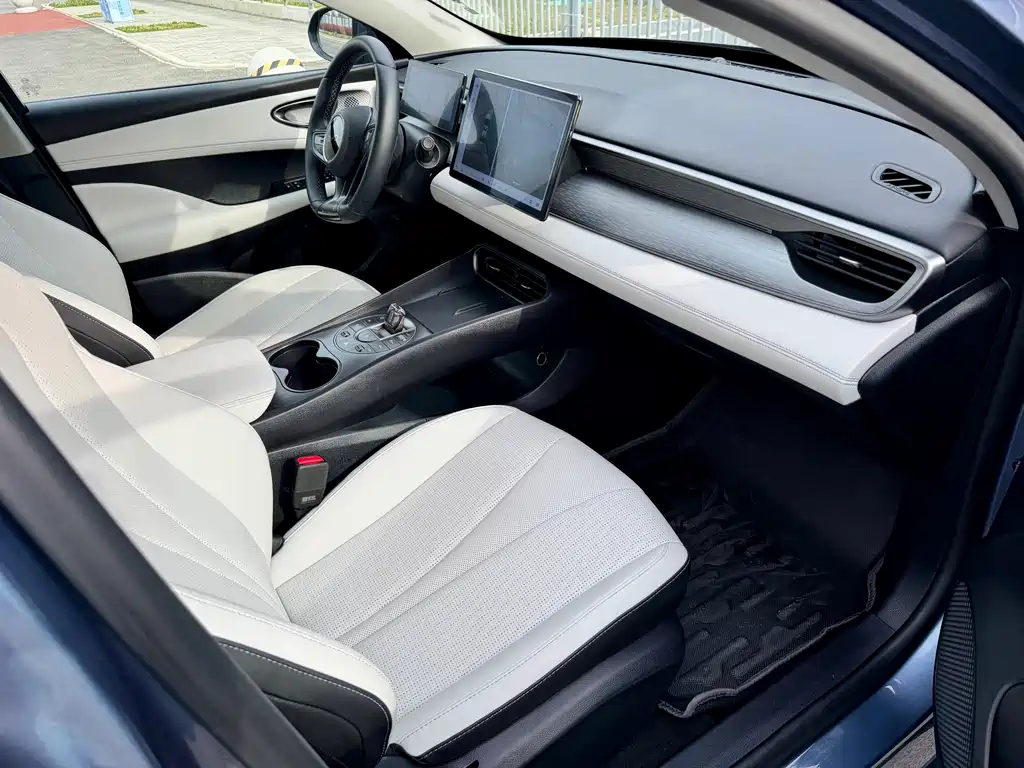 BYD Seal 05 DM-i 2025 — фото 12