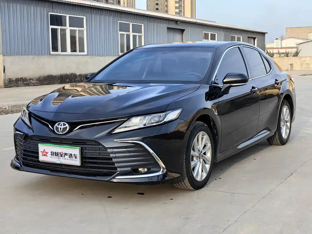 Toyota Camry 2022 — фото 1
