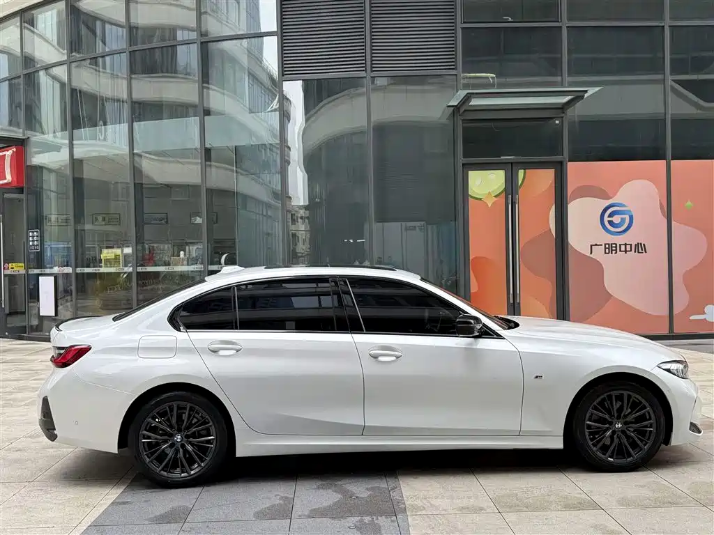 BMW 3 Series 2023 — фото 10