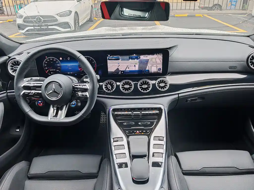 Mercedes-Benz AMG GT 2025 — фото 12