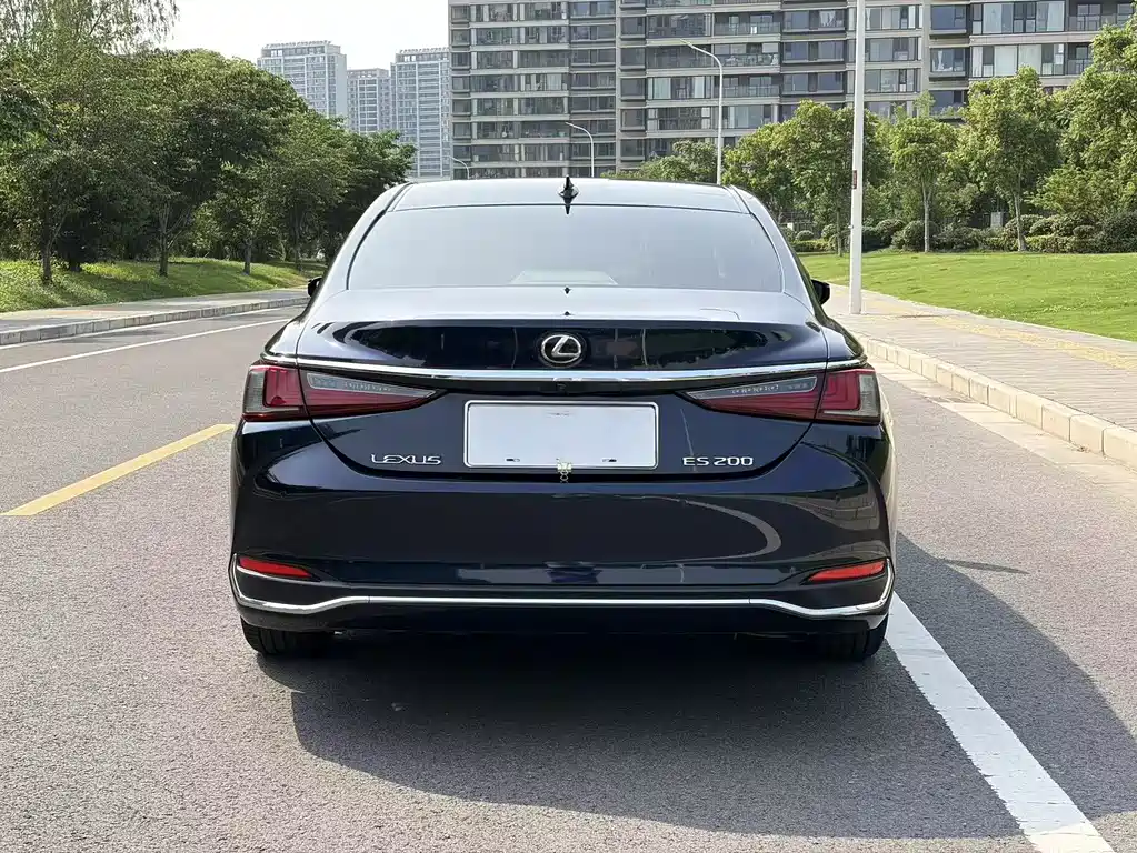 Lexus ES 2018 — фото 5