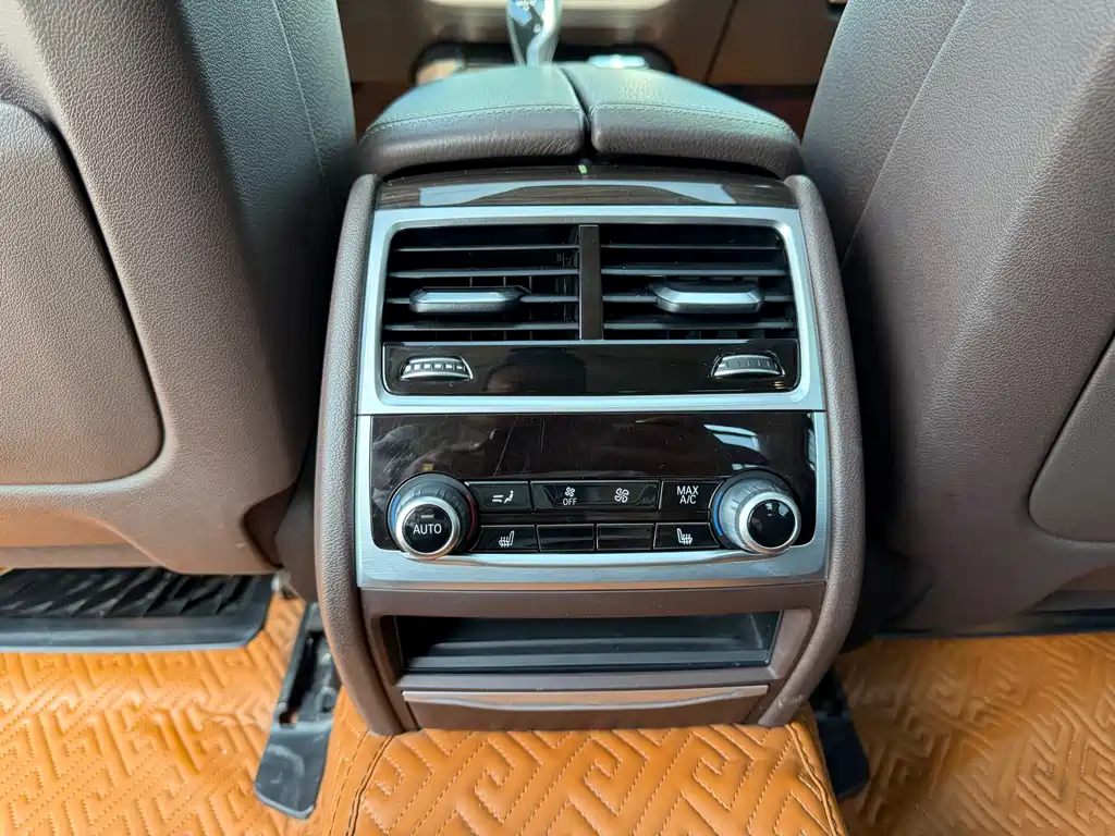 BMW 7 Series 2017 — фото 10