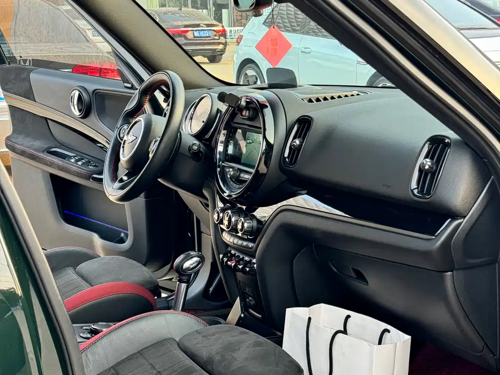 MINI JCW Countryman 2019 — фото 10