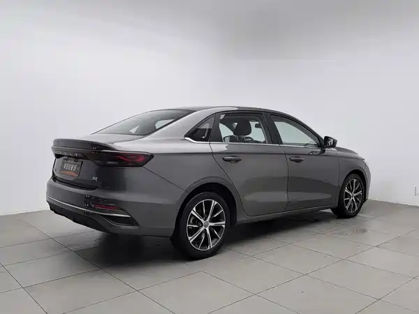Geely Emgrand 2022