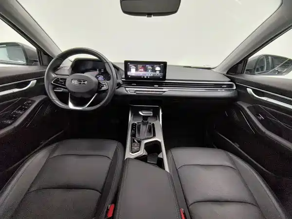 Geely Emgrand 2022