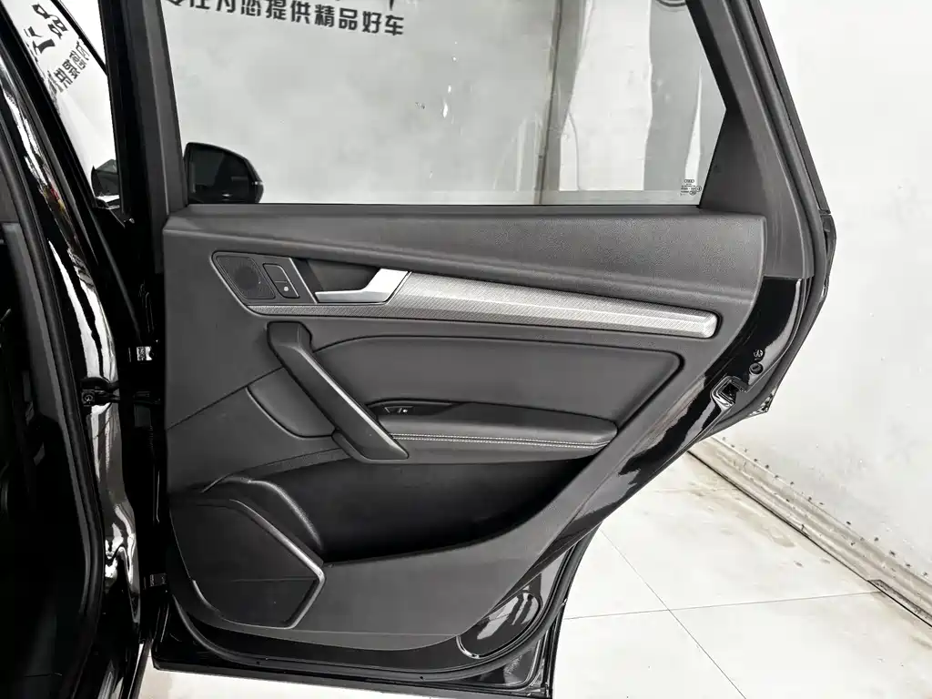 Audi Q5L 2023 — фото 23