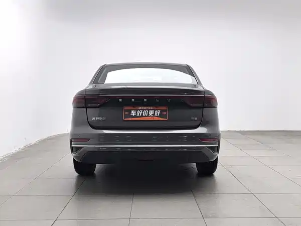 Geely Emgrand 2022