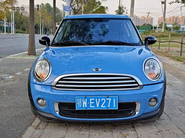 MINI Clubman 2011