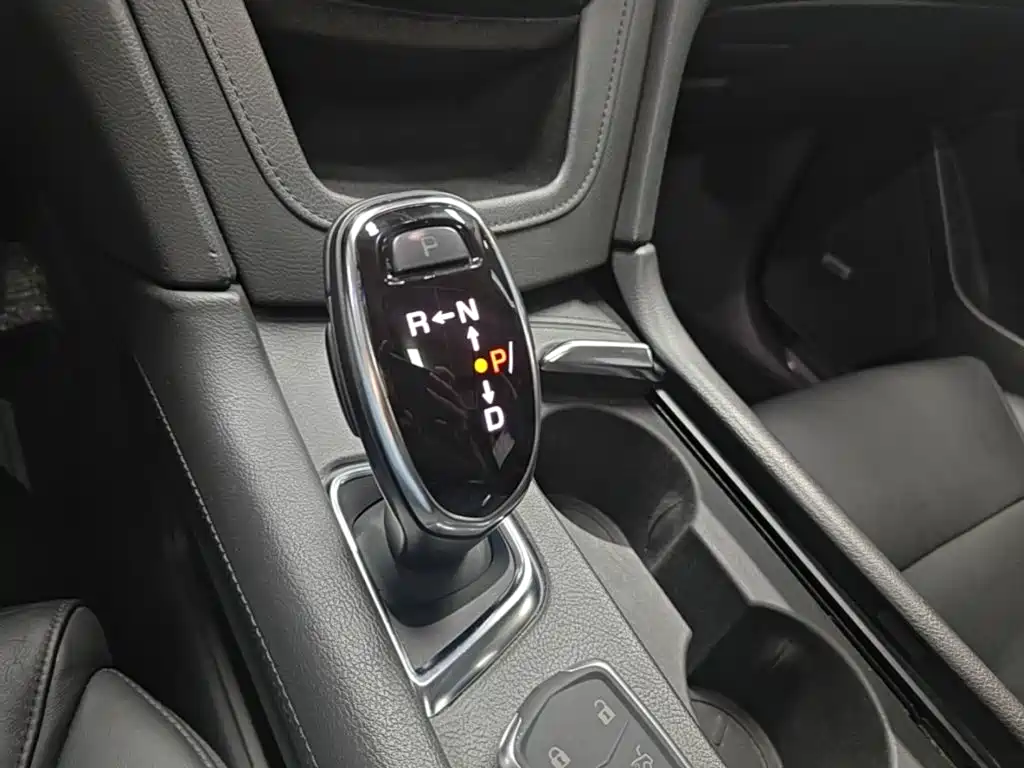 Cadillac XT5 2016 — фото 14