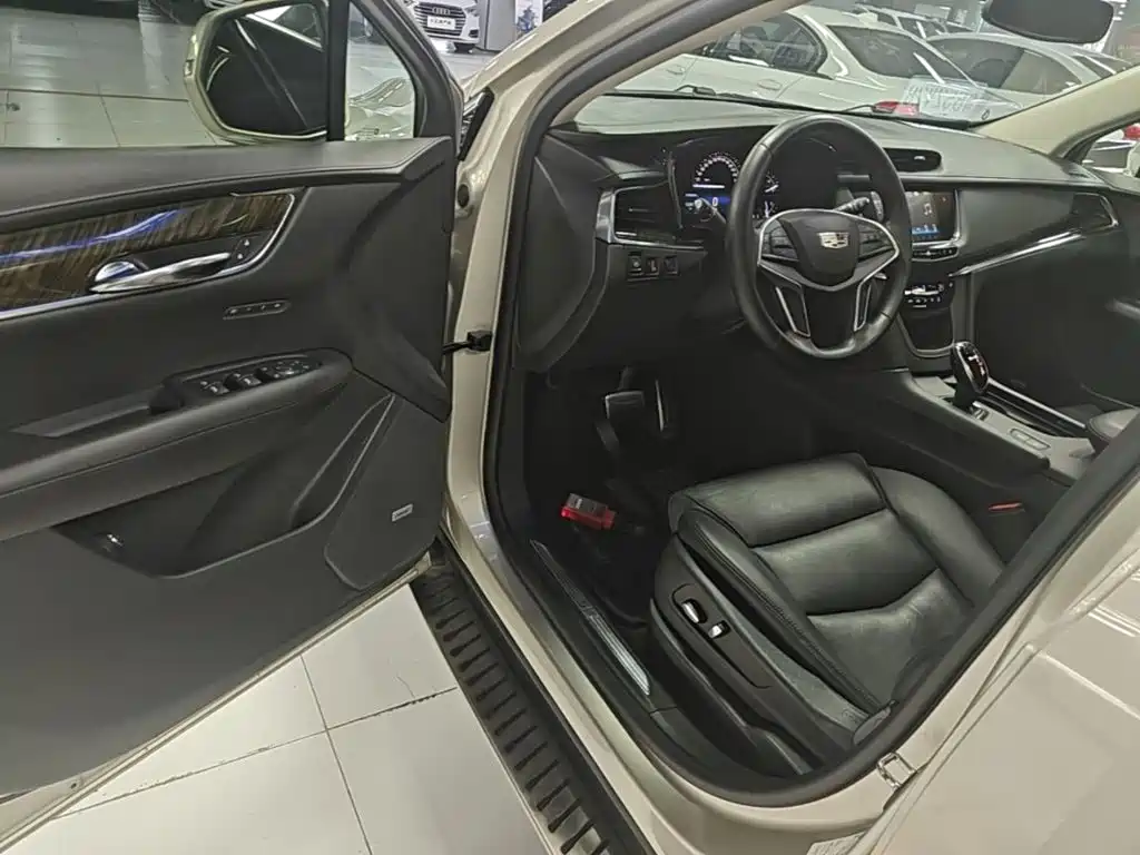 Cadillac XT5 2016 — фото 16