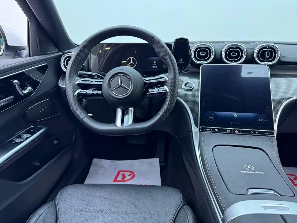 Mercedes-Benz C-Class 2024 — фото 16