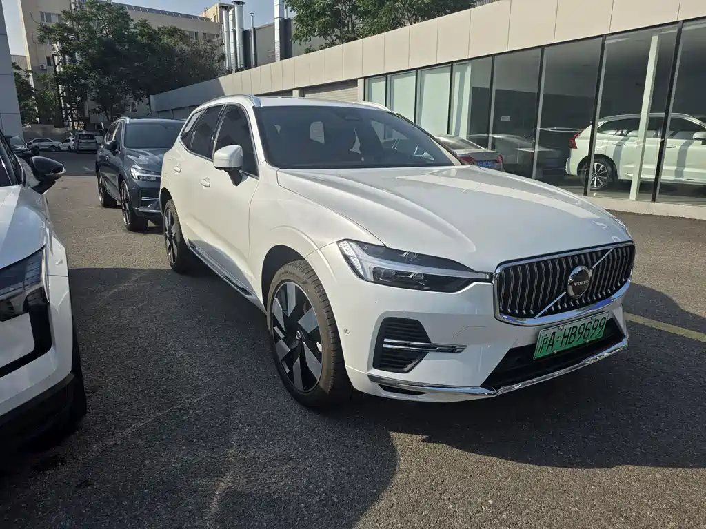 Volvo XC60 PHEV 2025 — фото 3