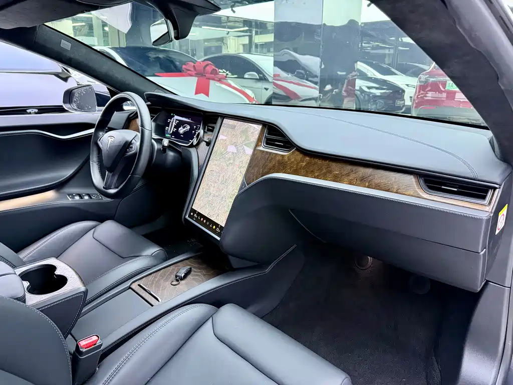 Tesla Model S 2018 — фото 12