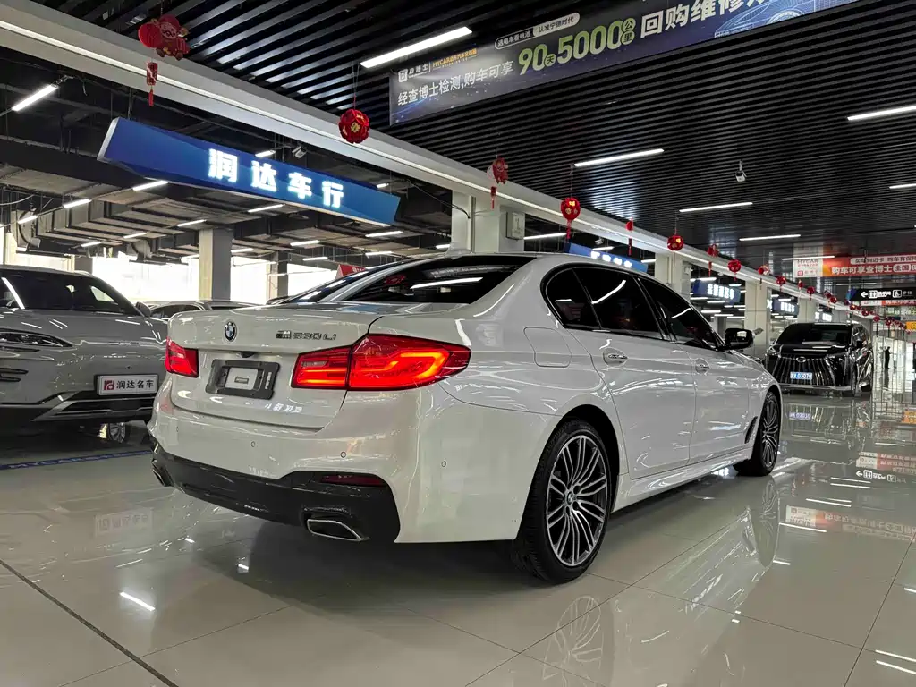 BMW 5 Series 2018 — фото 9
