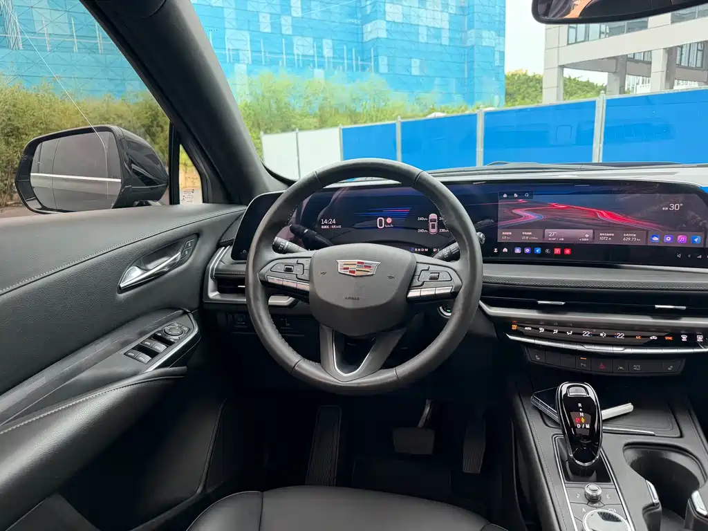 Cadillac XT4 2023 — фото 7