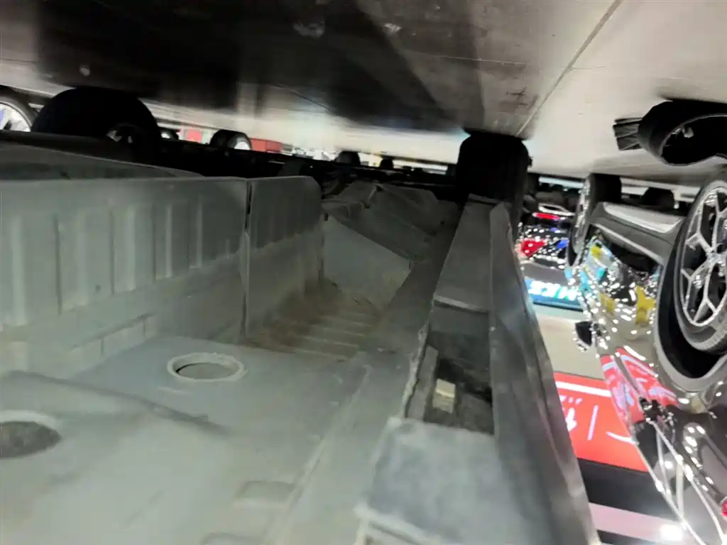 Cadillac XT5 2017 — фото 22