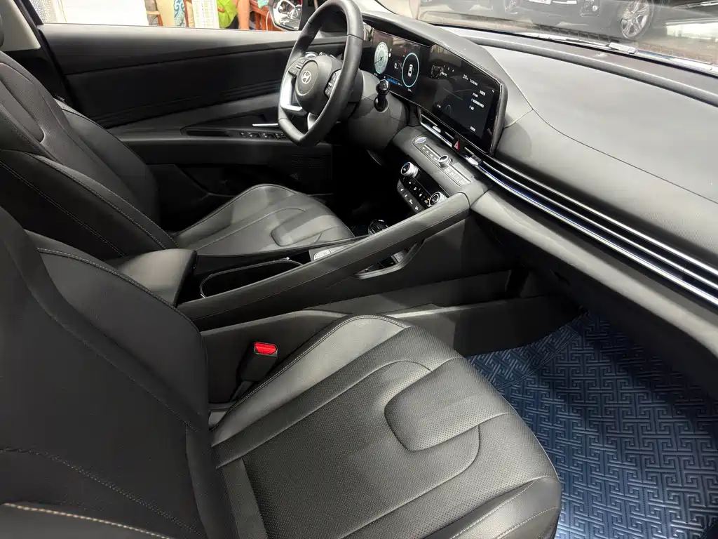 Hyundai Elantra 2023 — фото 33