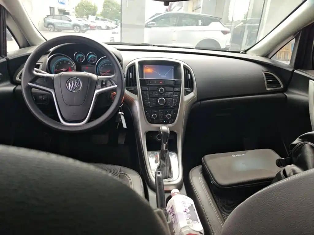 Buick Excelle 2015 — фото 10