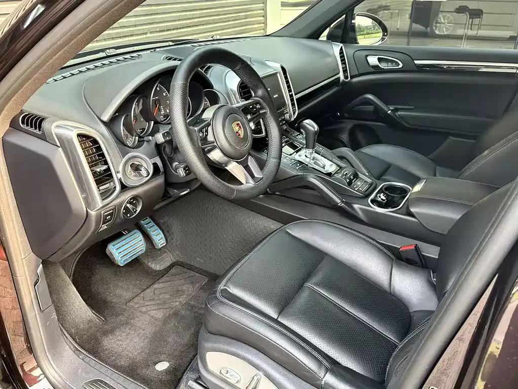 Porsche Cayenne 2017 — фото 11