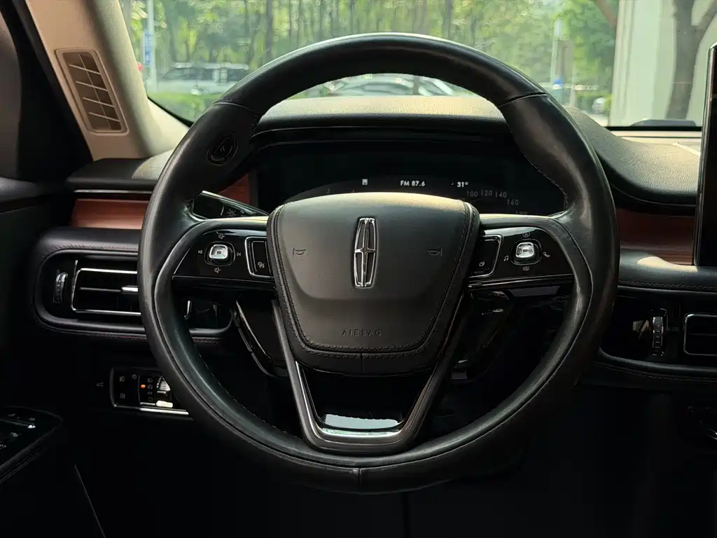 Lincoln Aviator 2020 — фото 16