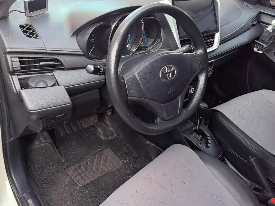 Toyota Yaris L 2019 — фото 12