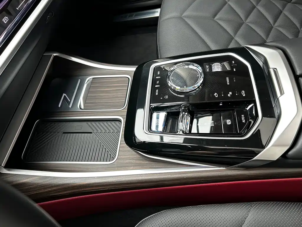 BMW i7 2023 — фото 10