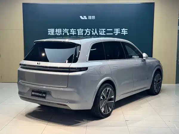 Li Auto L8 2025