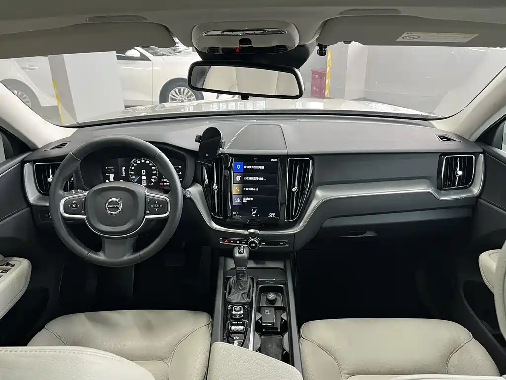 Volvo XC60 2018 — фото 8