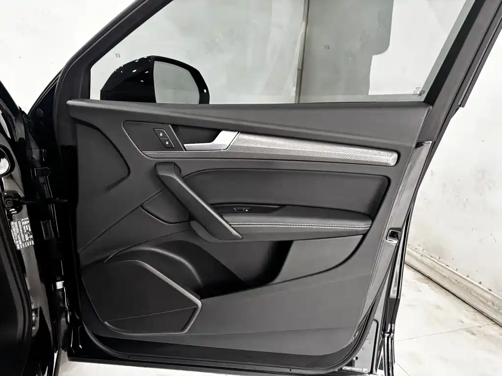 Audi Q5L 2023 — фото 25