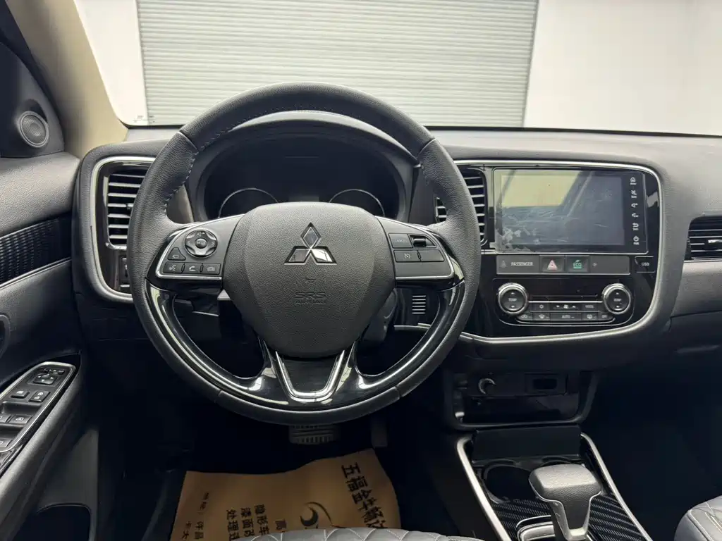 Mitsubishi Outlander 2022 — фото 14