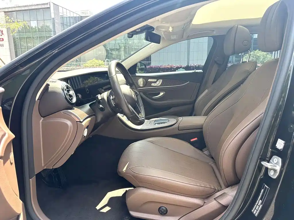 Mercedes-Benz E-Class 2022 — фото 4