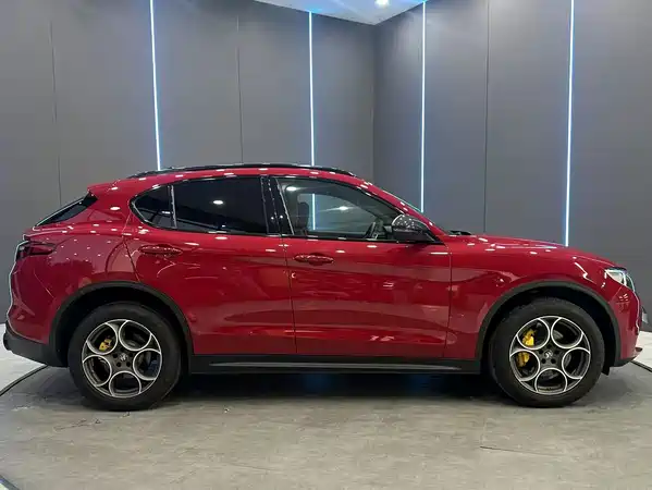 Alfa Romeo Stelvio 2021