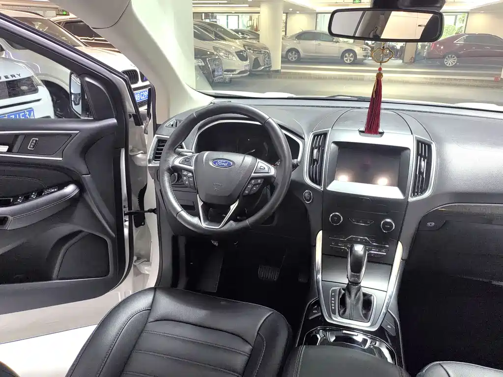 Ford Edge 2019 — фото 10
