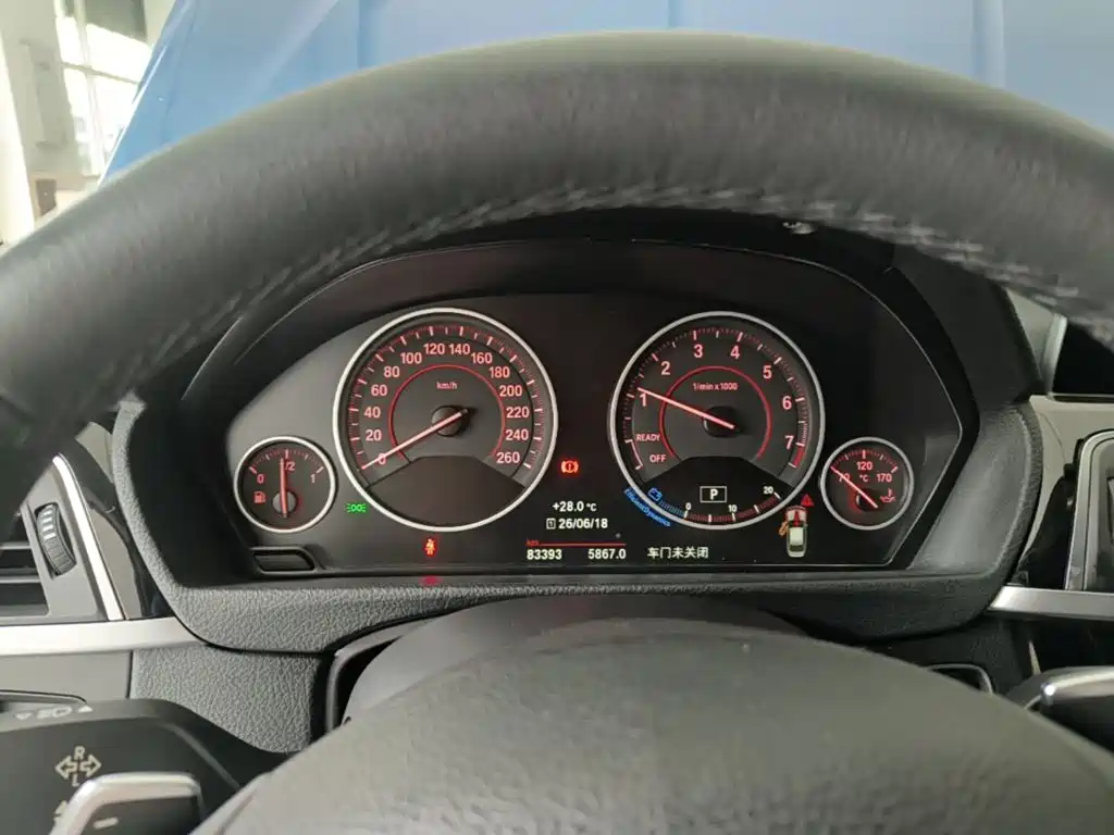 BMW 3 Series 2018 — фото 12