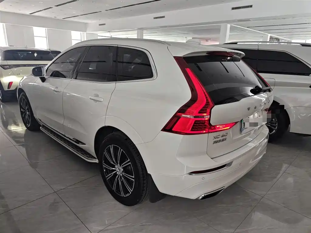Volvo XC60 2021 — фото 23