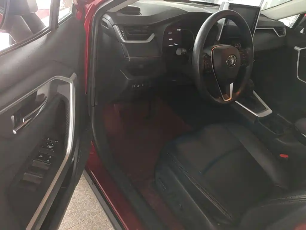 Toyota RAV4 2019 — фото 16