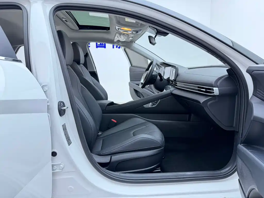 Hyundai Elantra 2023 — фото 15