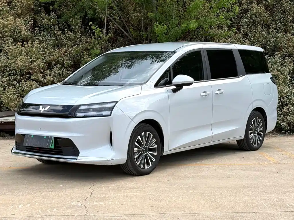 Wuling Starlight 730 EV 2025