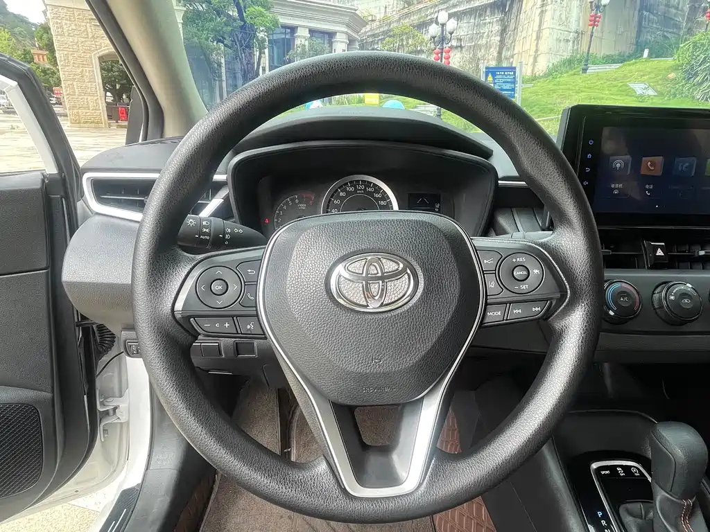 Toyota Corolla 2023 — фото 14