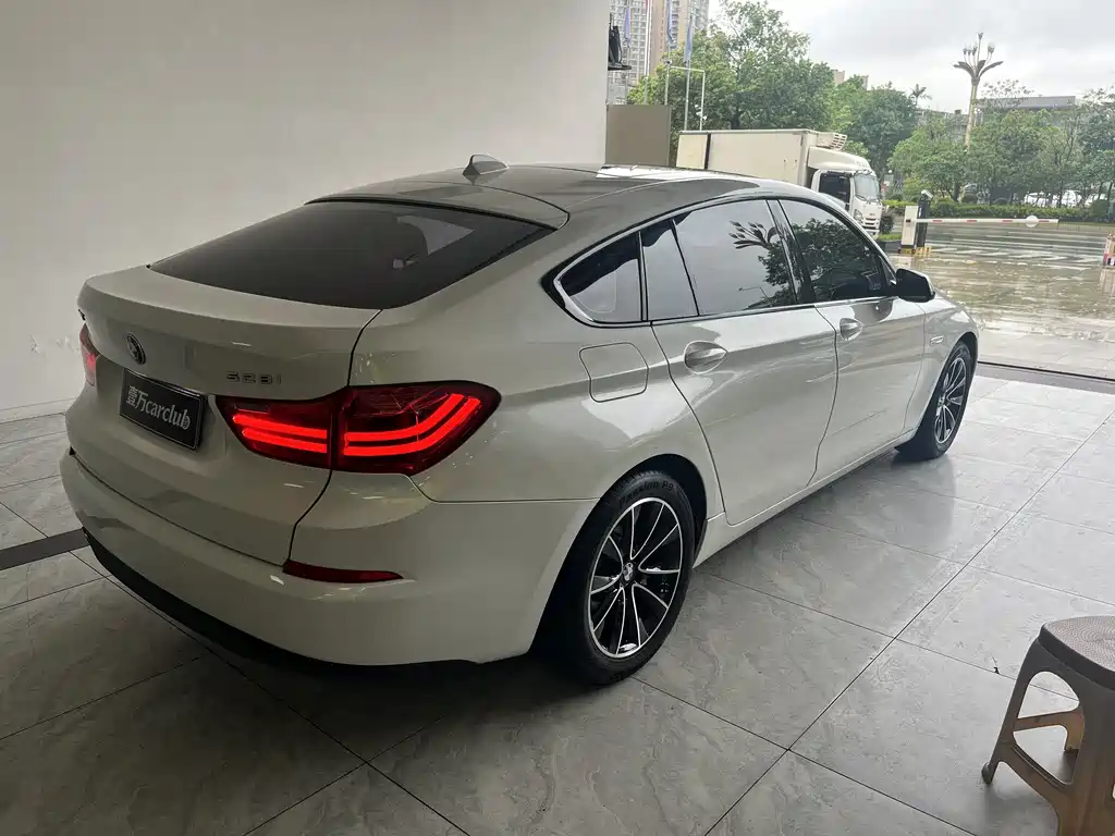 BMW 5 Series GT 2017 — фото 10