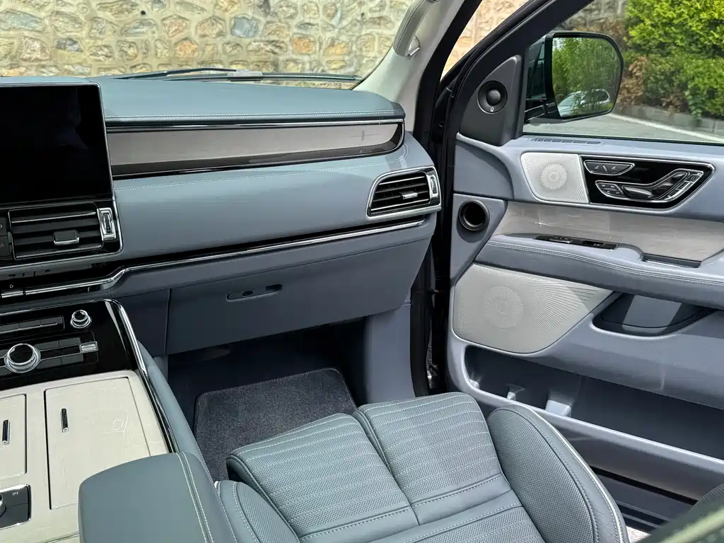 Lincoln Navigator 2023 — фото 12