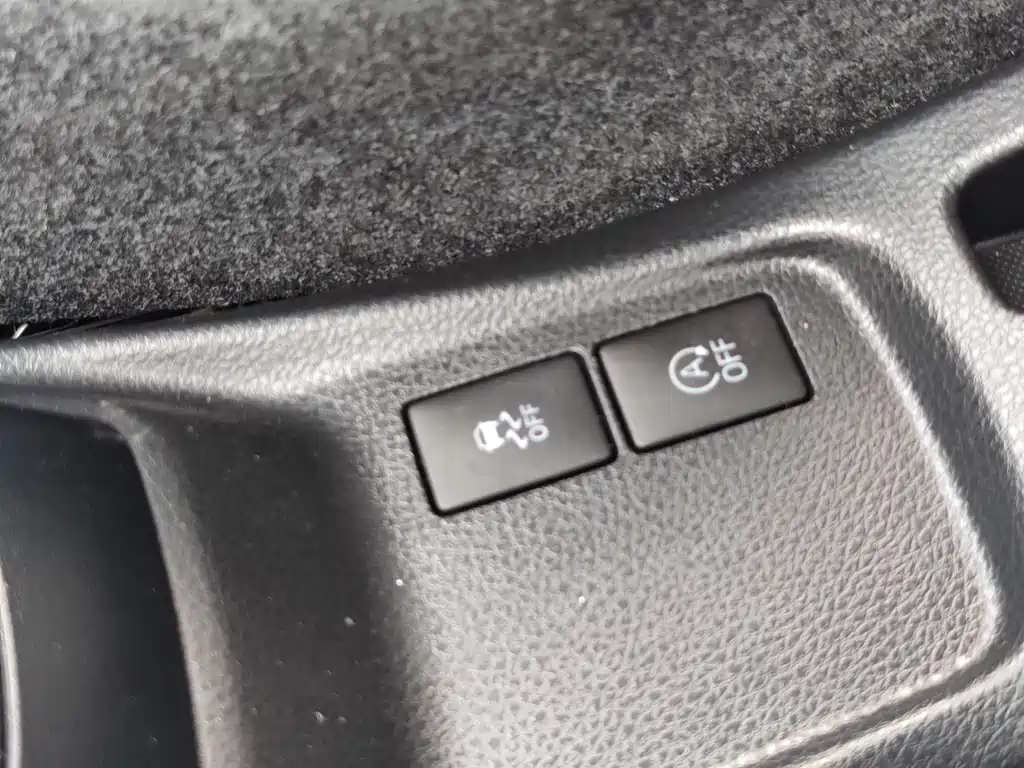 Toyota Yaris L 2021 — фото 13