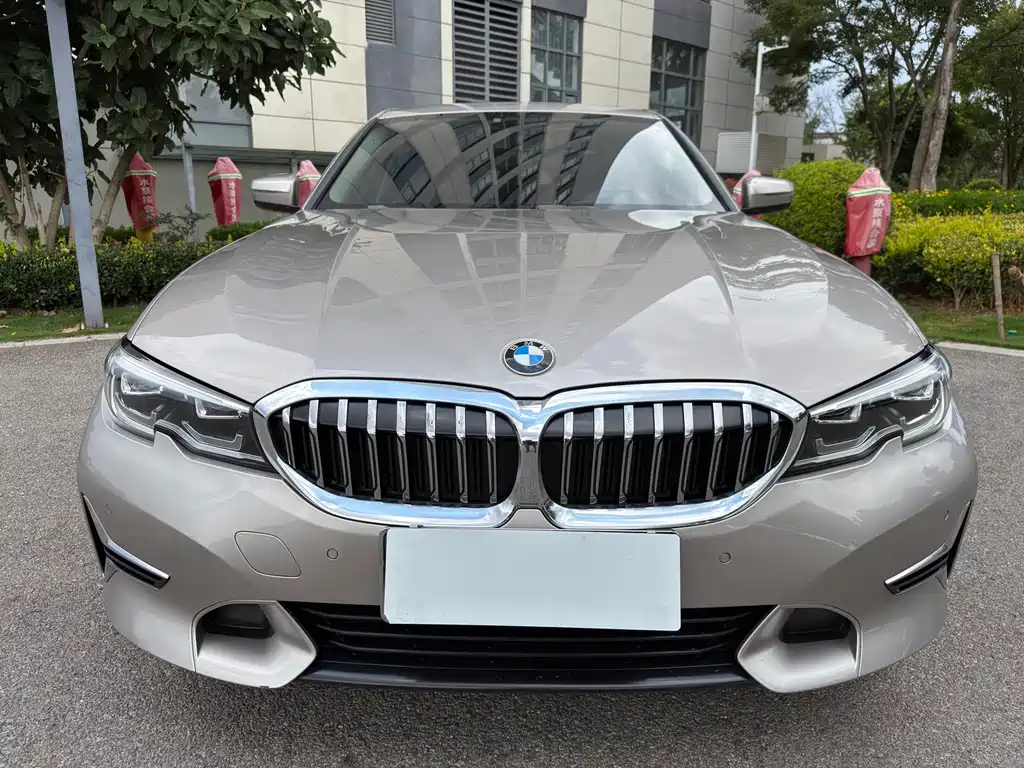 BMW 3 Series 2019 — фото 12