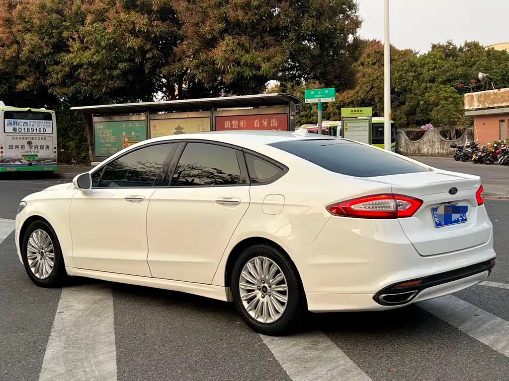 Ford Mondeo 2014 — фото 10