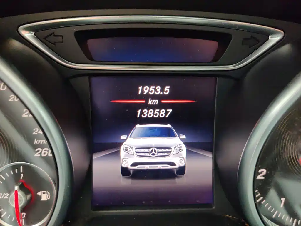 Mercedes-Benz GLA 2018 — фото 11