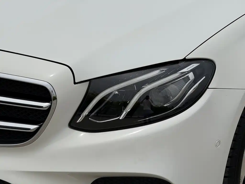 Mercedes-Benz E-Class 2018 — фото 10